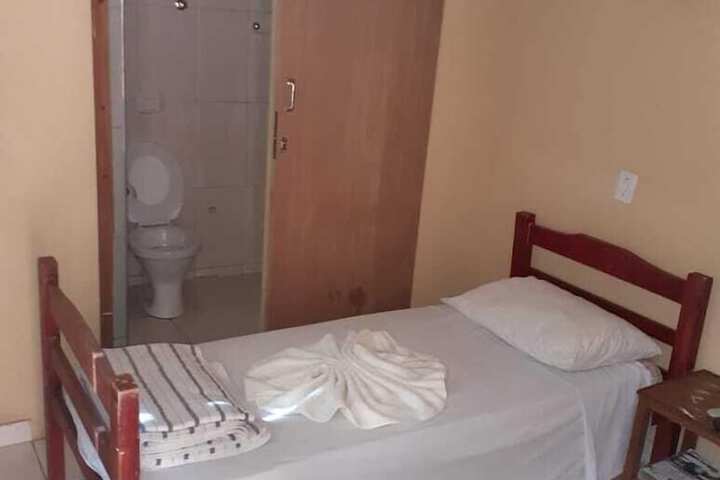 Room 15 of 33