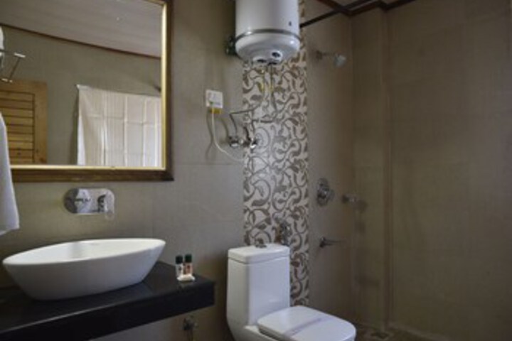Room 3 of 20