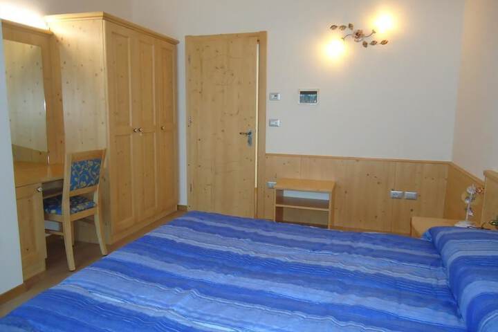 Room 25 of 29