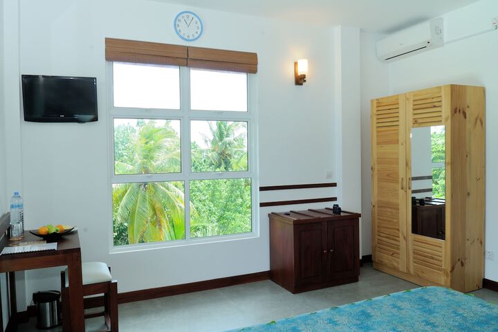 Room 4 of 15