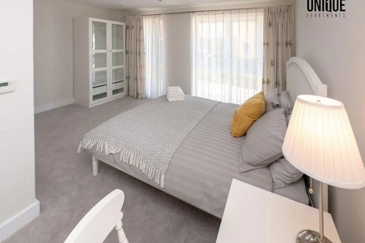 Room 4 of 12