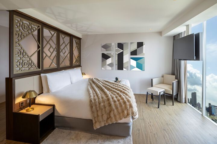 Room 4 of 27