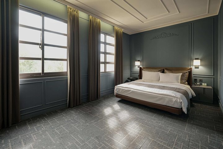 Room 32 of 86