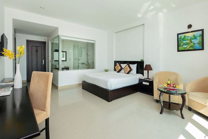 Room 12 of 80