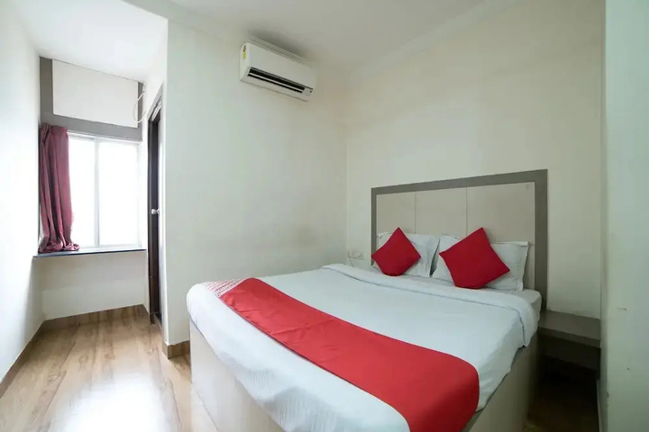 Room 4 of 10