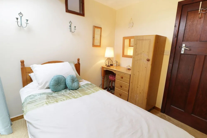 Room 2 of 13