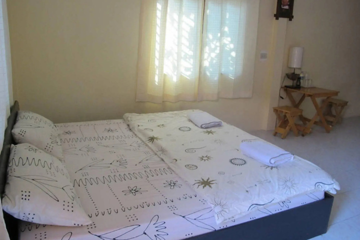 Room 5 of 11