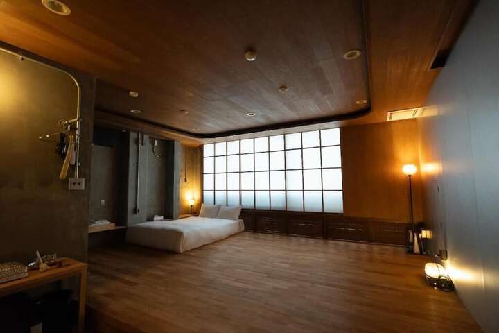 Room 7 of 100