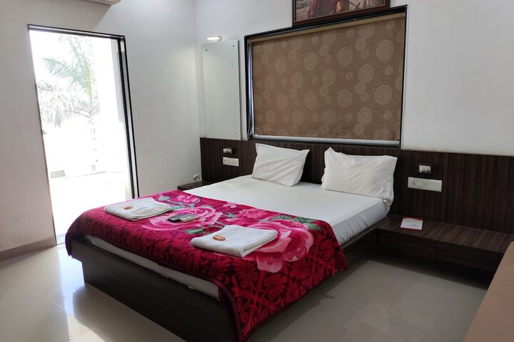 Room 2 of 17