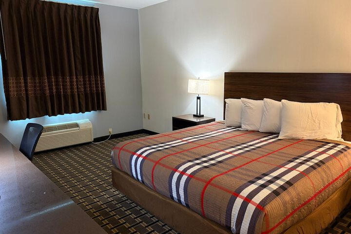 Room 25 of 39