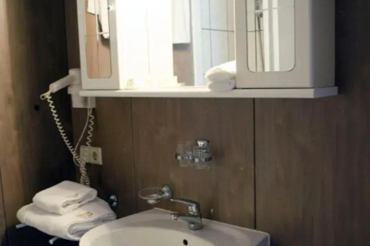 Room 7 of 23
