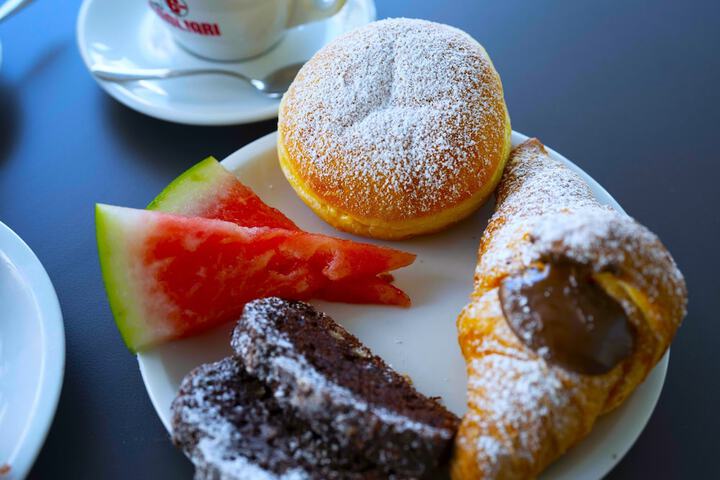 Breakfast/Coffee Service 65 of 95