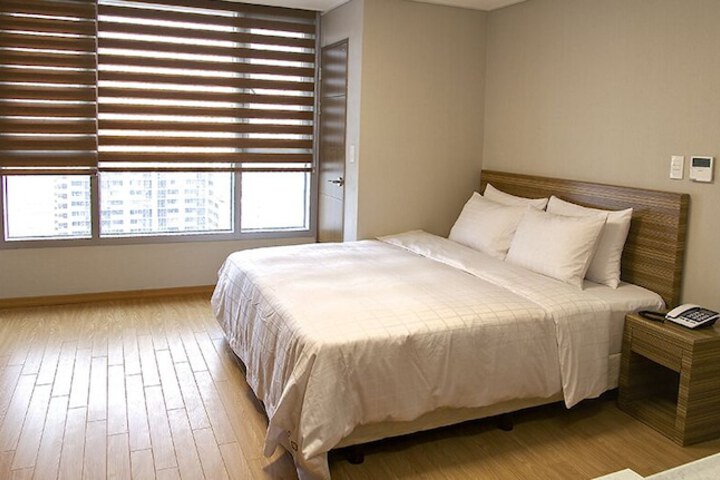 Room 28 of 48