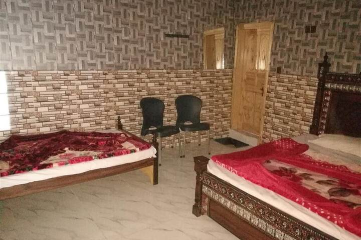 Room 4 of 6