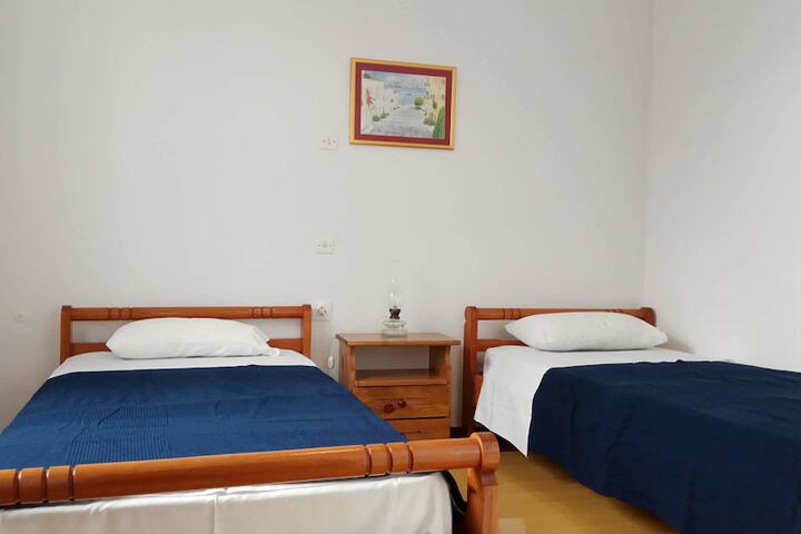 Room 2 of 20