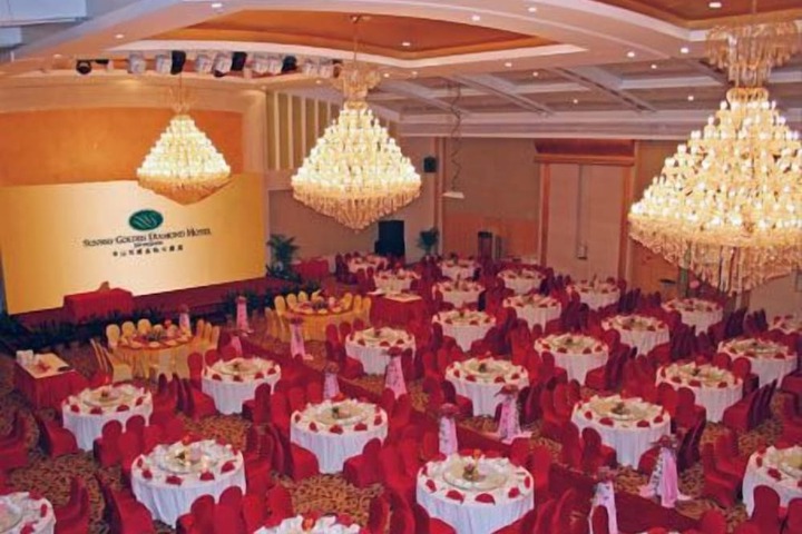 Ballroom/Hall 17 of 22
