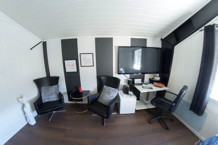 Room 8 of 76