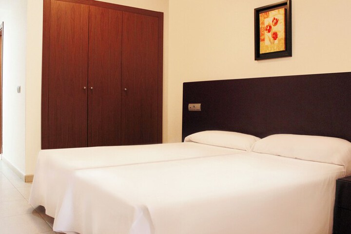 Room 9 of 32