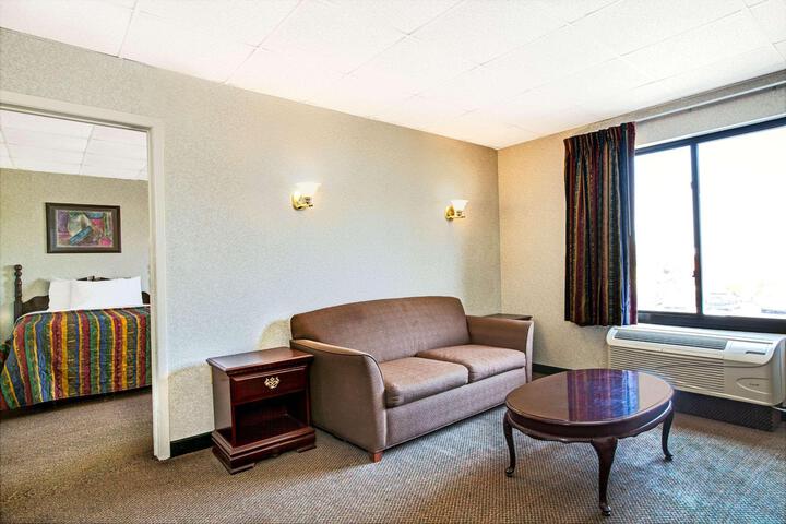 1 King Bed Exterior Corridor (4 of 15)