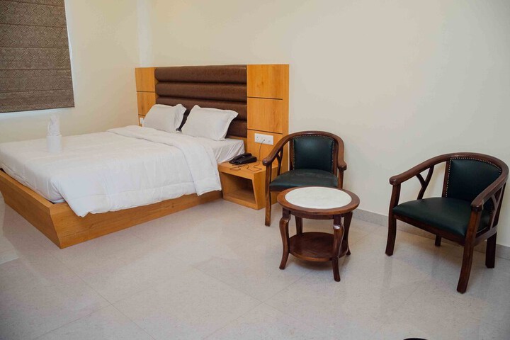 Room 12 of 27