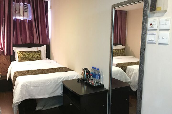Room 27 of 73