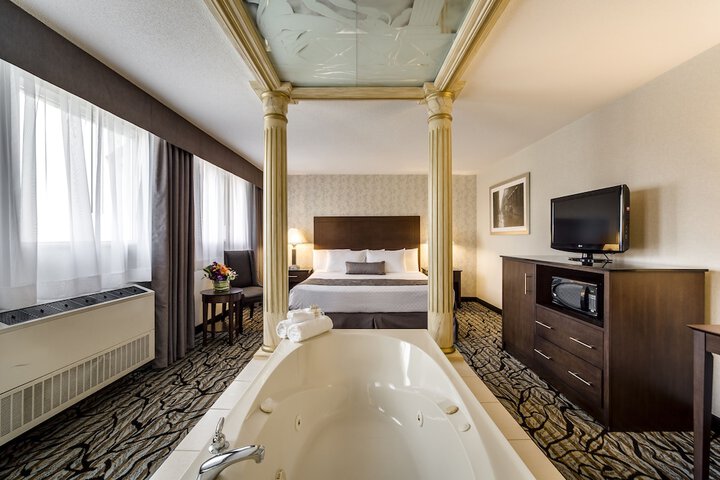 Room 27 of 71