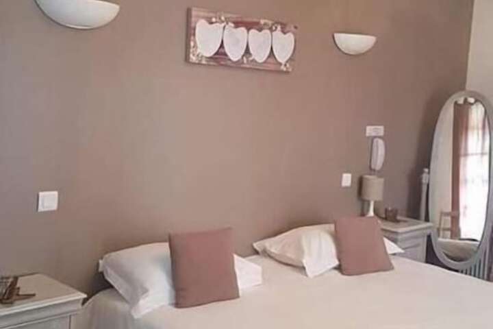 Room 12 of 48