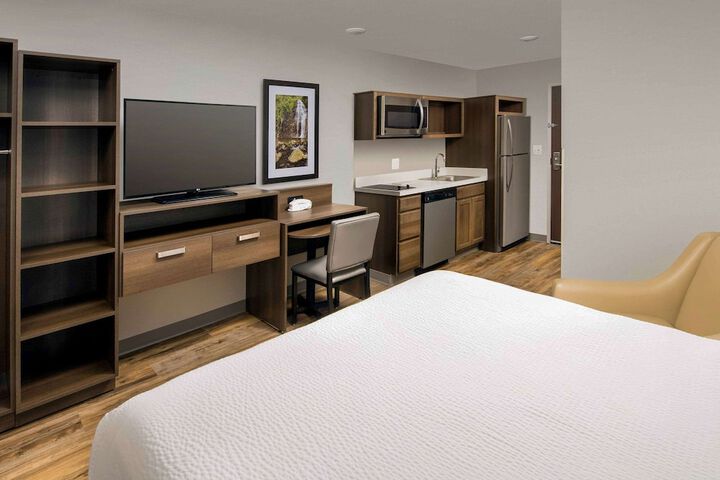 Room 6 of 13