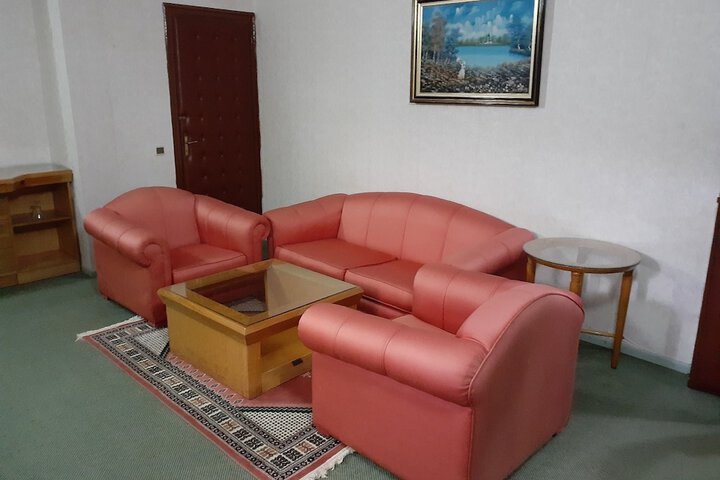 Room 9 of 16