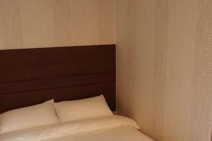 Room 19 of 28