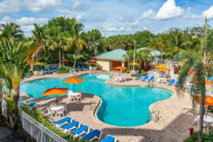 Pool Hotel