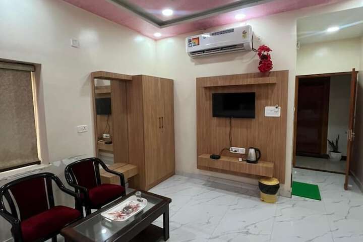 Room 12 of 14