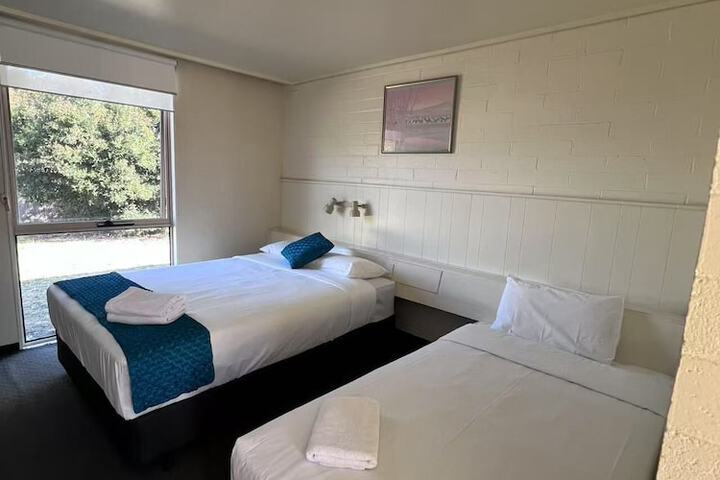 Room 4 of 7