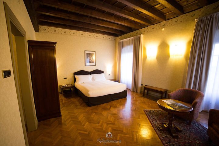 Room 13 of 70