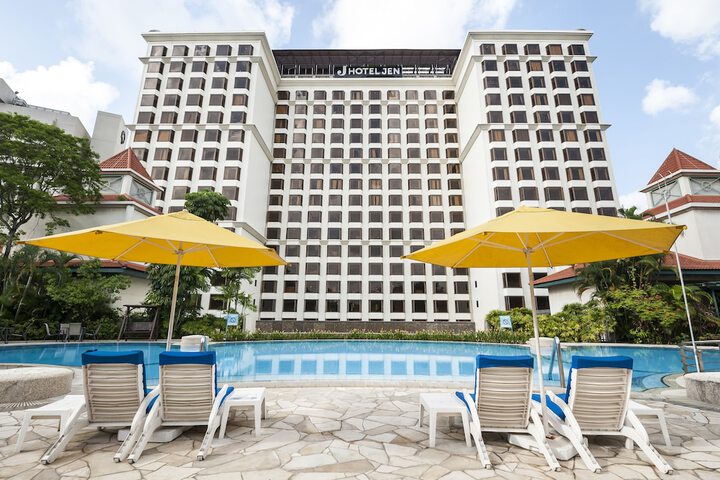 Hotel with Pool