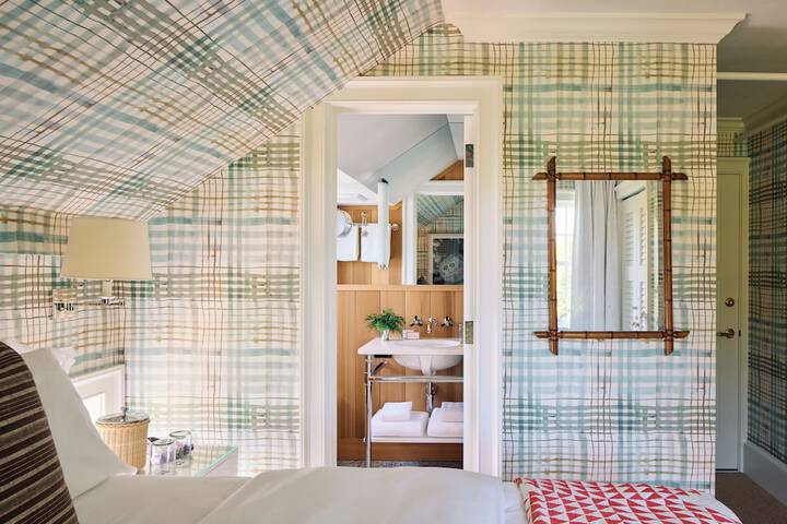 Room 10 of 50