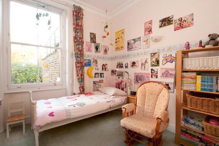 Room 3 of 7