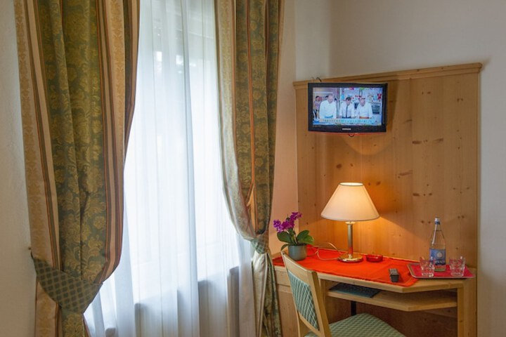 Room 12 of 40