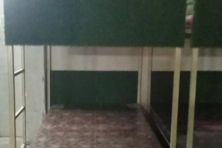 Room 15 of 33