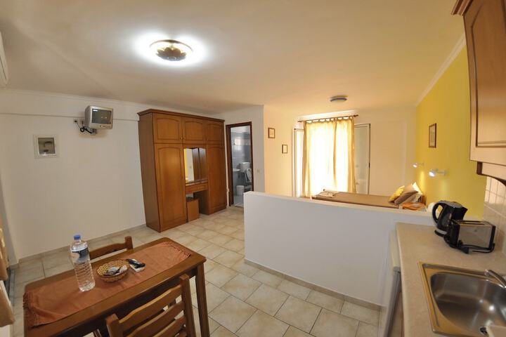 Room 4 of 67