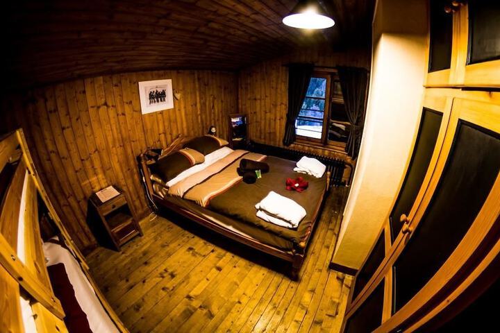 Room 12 of 34