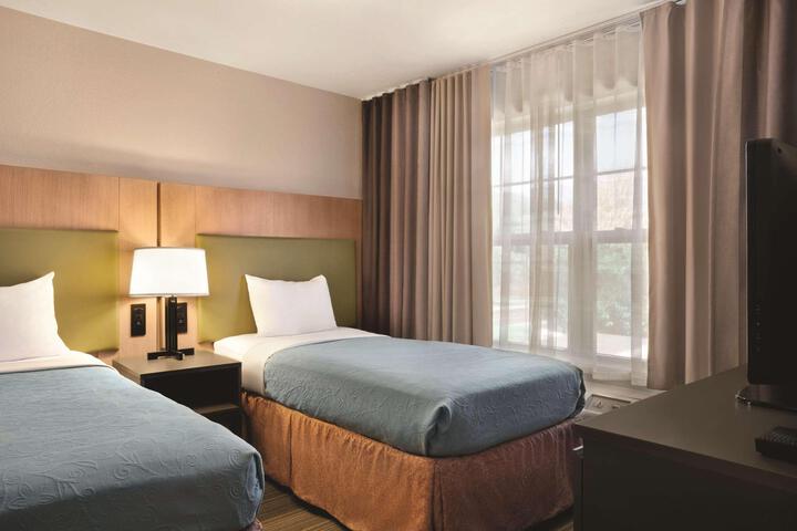 2 Queen Beds Accessible (1 of 13)