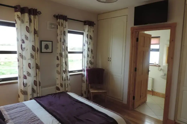 Room 3 of 8