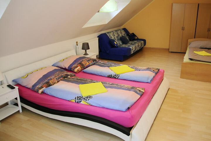 Room 4 of 12