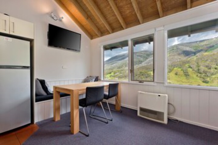 Room 5 of 10