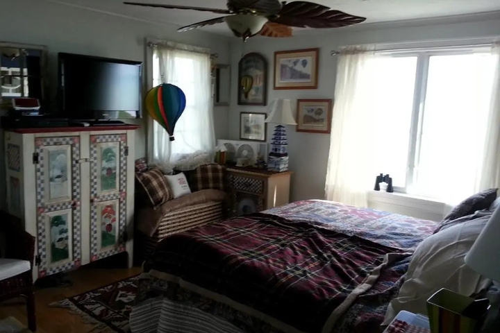 Room 4 of 27