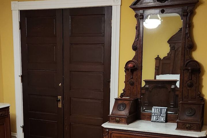 Room 11 of 83