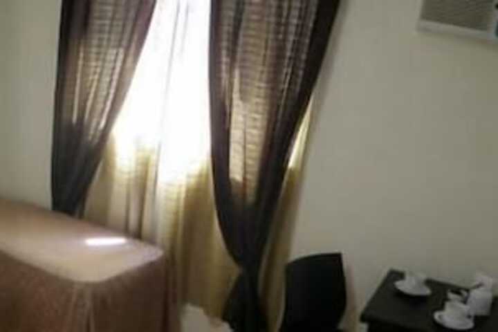 Room 6 of 11