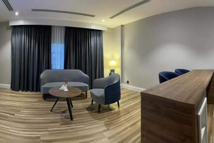 Room 53 of 112