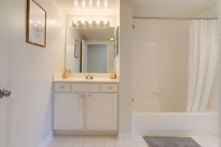 Room 40 of 195